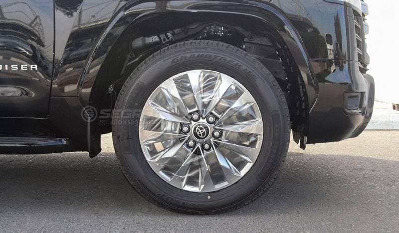 2026 Toyota Land Cruiser GXR thumbnail 6