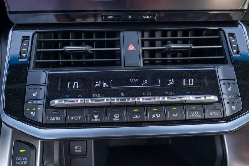 2026 Toyota Land Cruiser VXR thumbnail 5