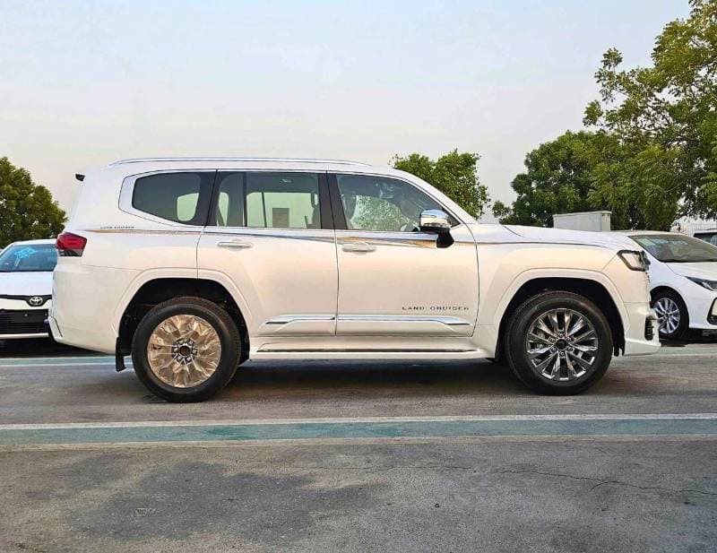 2026 Toyota Land Cruiser VXR thumbnail 3