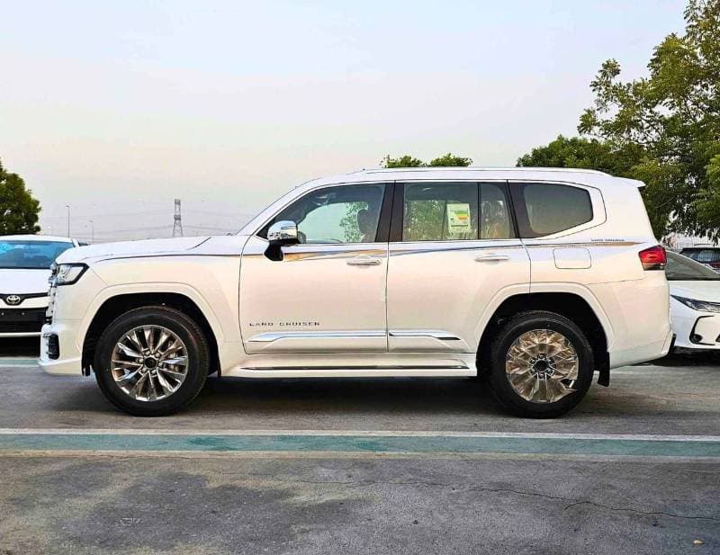 2026 Toyota Land Cruiser VXR thumbnail 4