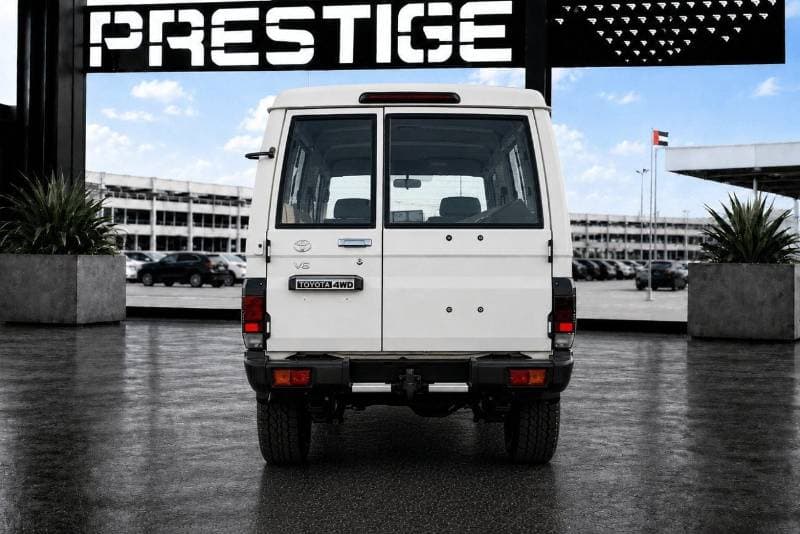 2025 Toyota Land Cruiser LC78 Base thumbnail 4