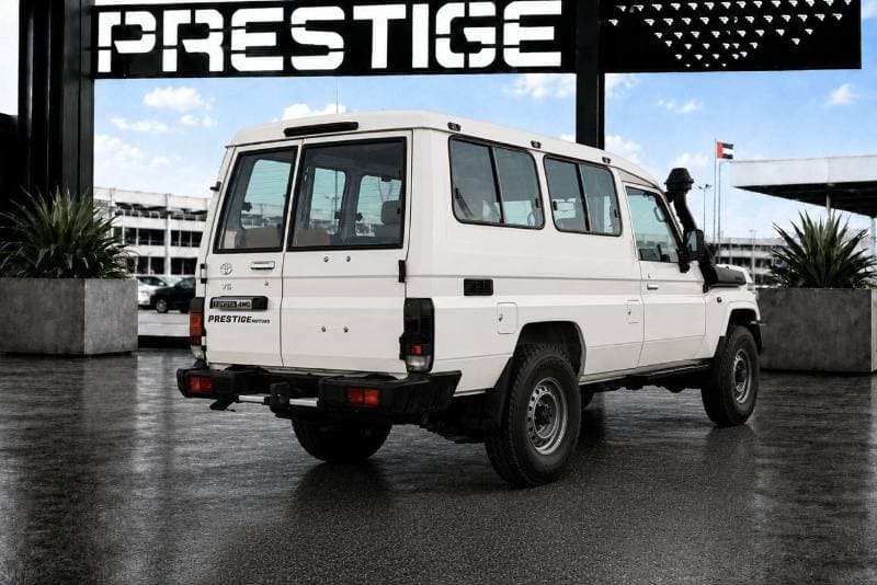2025 Toyota Land Cruiser LC78 Base thumbnail 3