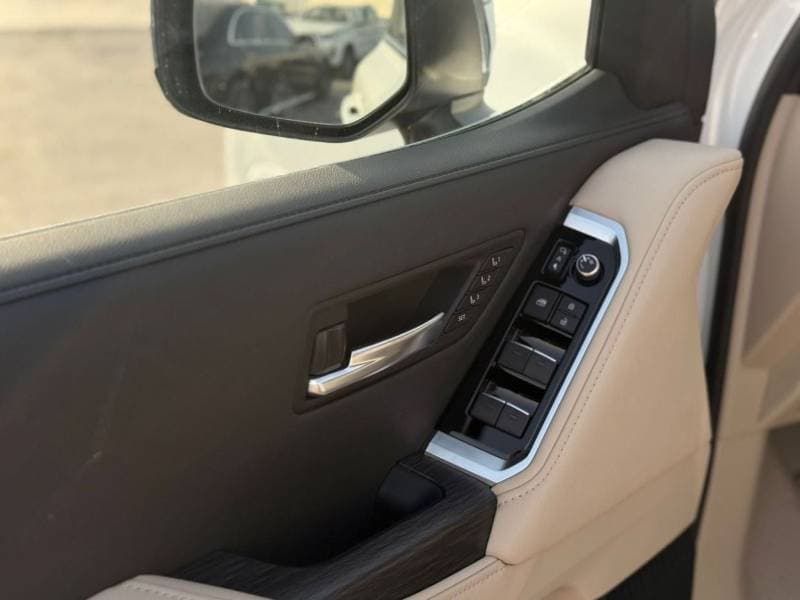2026 Toyota Land Cruiser VXR thumbnail 5