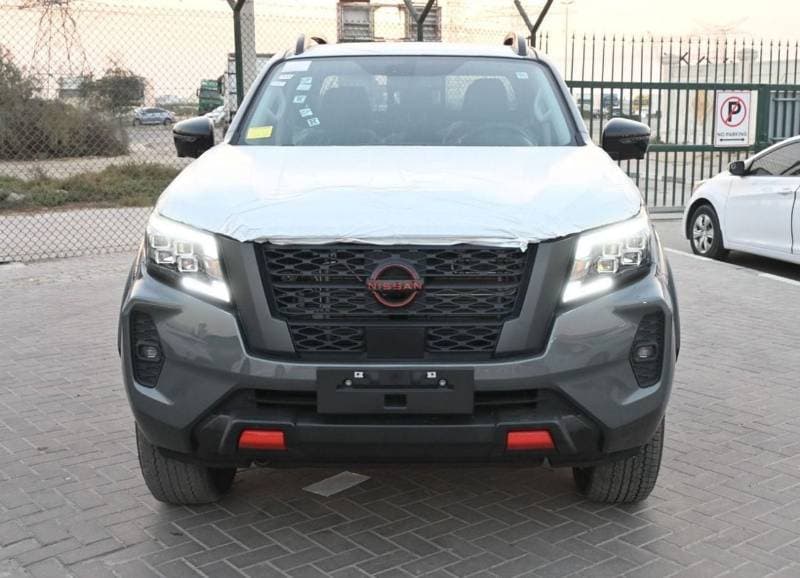 2025 Nissan Navara thumbnail 2