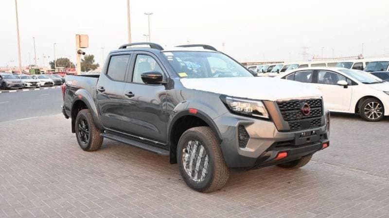 2025 Nissan Navara thumbnail 4