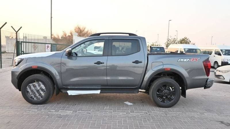 2025 Nissan Navara thumbnail 6