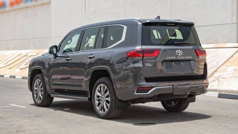 2025 Toyota Land Cruiser VXR thumbnail 6