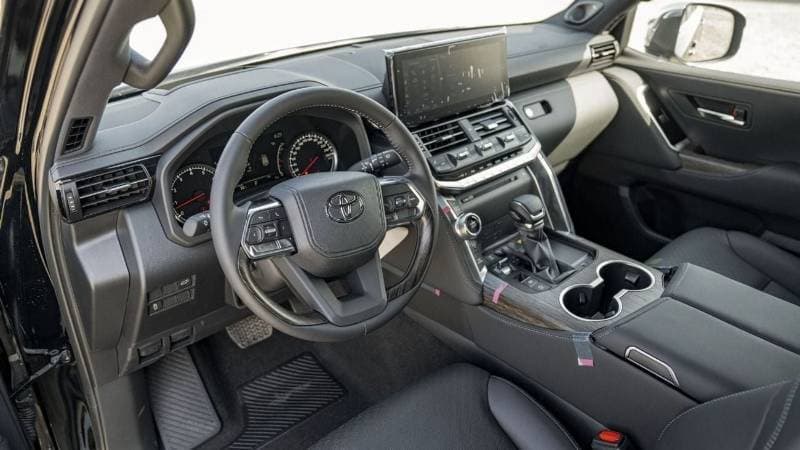 2025 Toyota Land Cruiser VXR thumbnail 5