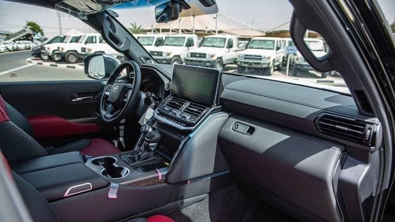 2025 Toyota Land Cruiser VXR thumbnail 7