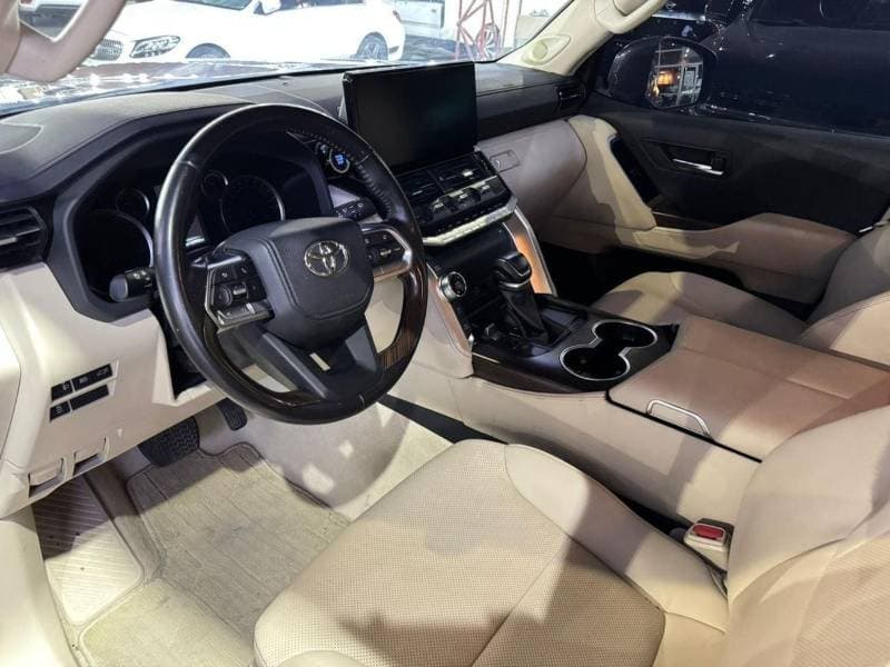 2024 Toyota Land Cruiser GXR thumbnail 6