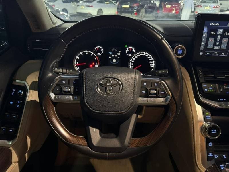 2024 Toyota Land Cruiser GXR thumbnail 8