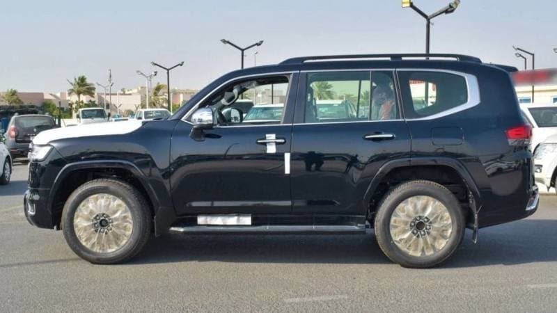 2024 Toyota Land Cruiser VXR thumbnail 3