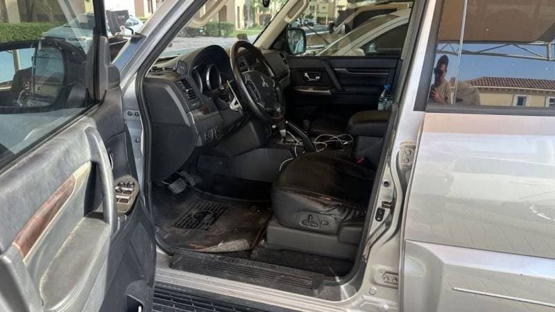 2015 Mitsubishi Pajero Platinum thumbnail 4
