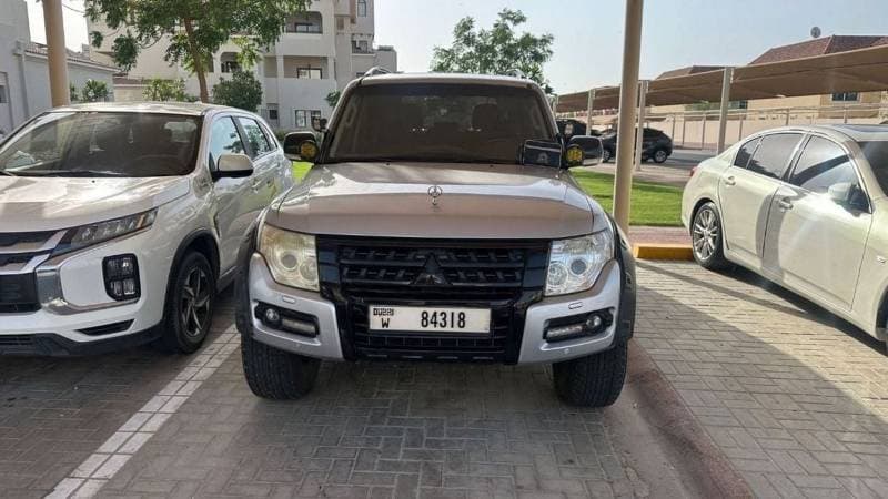 2015 Mitsubishi Pajero Platinum thumbnail 3