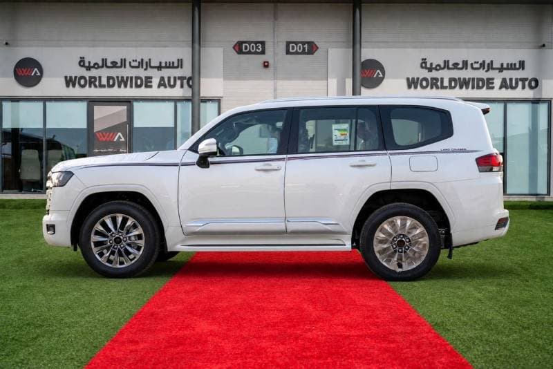 2026 Toyota Land Cruiser GXR thumbnail 3