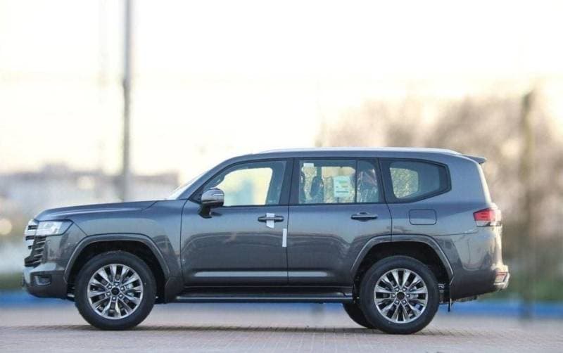 2025 Toyota Land Cruiser GXR thumbnail 2