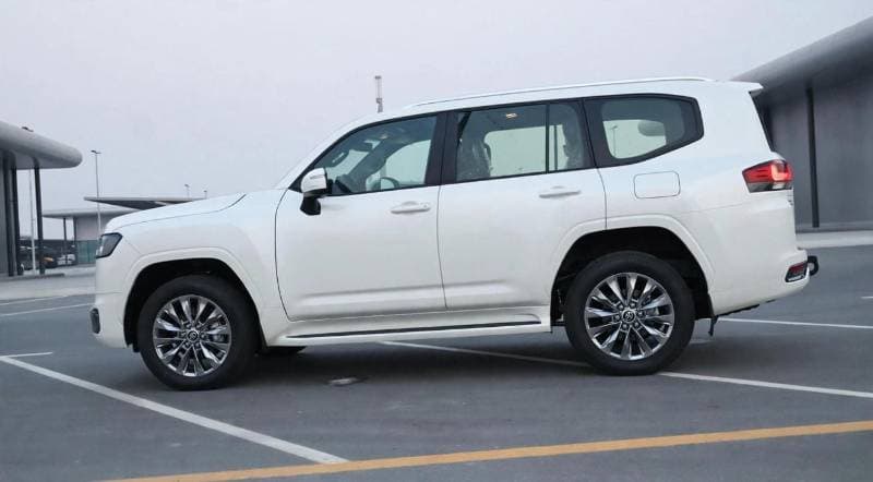 2026 Toyota Land Cruiser GXR thumbnail 6