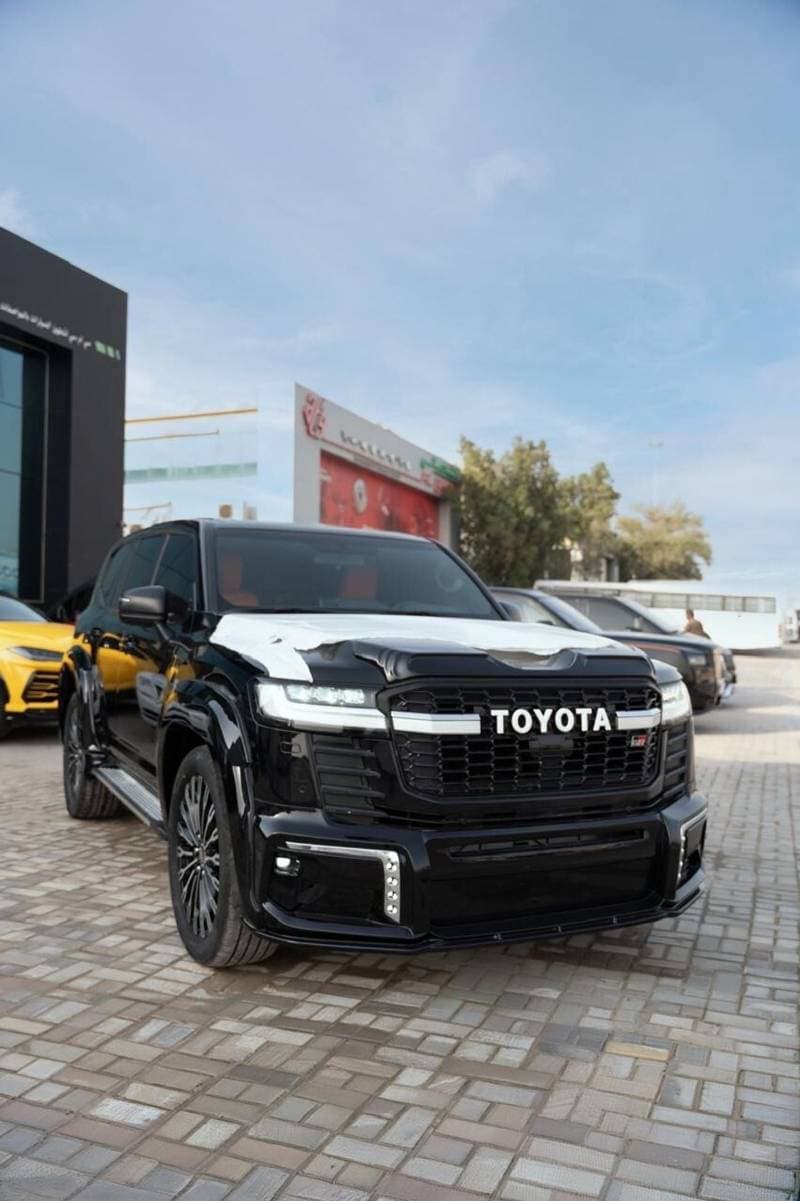 2026 Toyota Land Cruiser thumbnail 3
