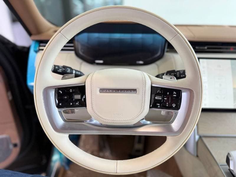 2024 Land Rover Range Rover SV LWB P615 thumbnail 2