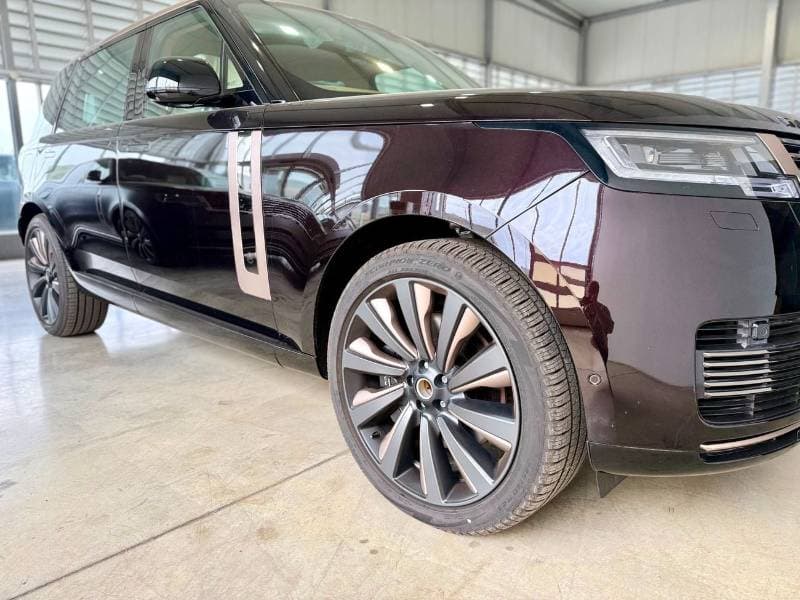 2024 Land Rover Range Rover SV LWB P615 thumbnail 4