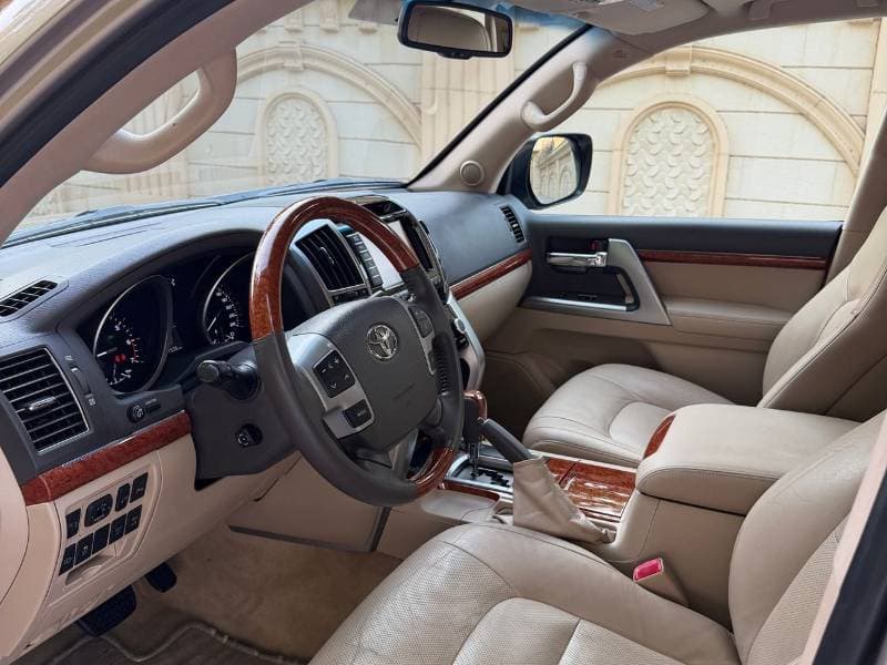 2012 Toyota Land Cruiser VXR thumbnail 5