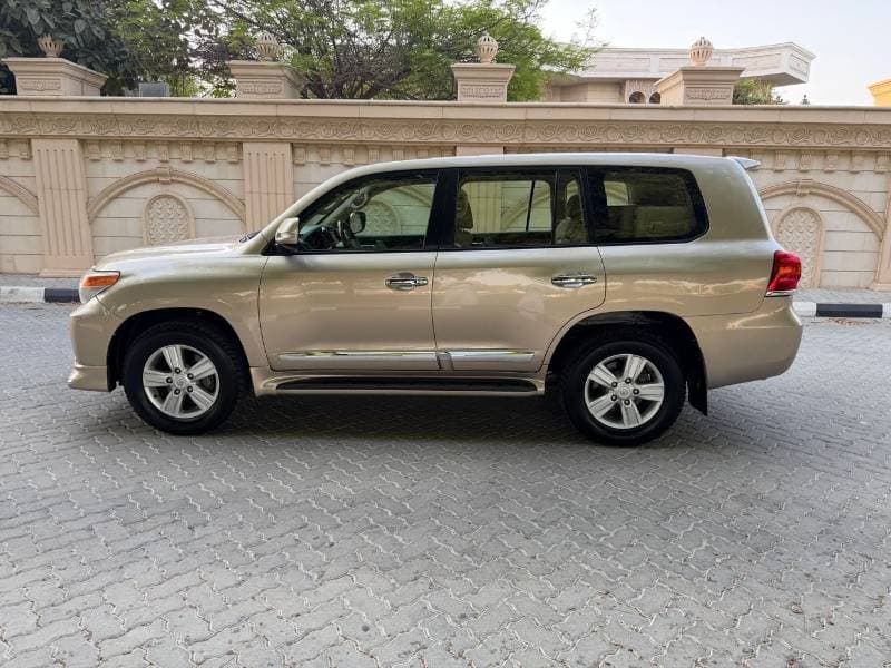 2012 Toyota Land Cruiser VXR thumbnail 4
