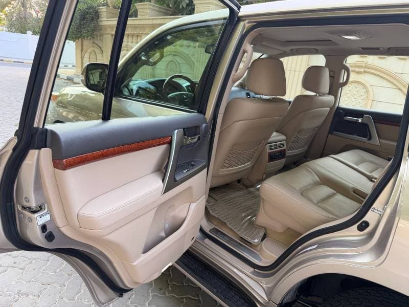 2012 Toyota Land Cruiser VXR thumbnail 7
