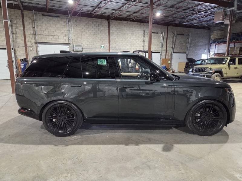 2026 Land Rover Range Rover SE thumbnail 4
