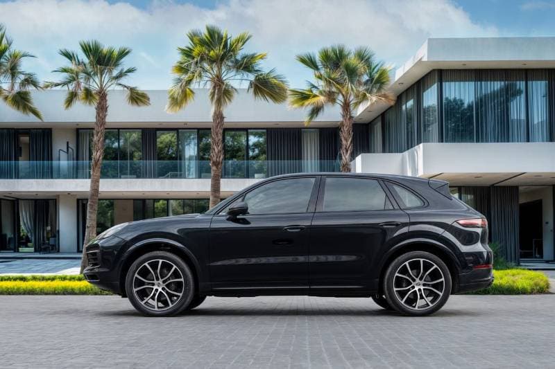 2020 Porsche Cayenne STANDARD thumbnail 2