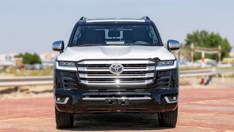 2025 Toyota Land Cruiser VXR thumbnail 2
