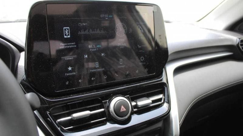 2025 Suzuki Grand Vitara GLX thumbnail 7