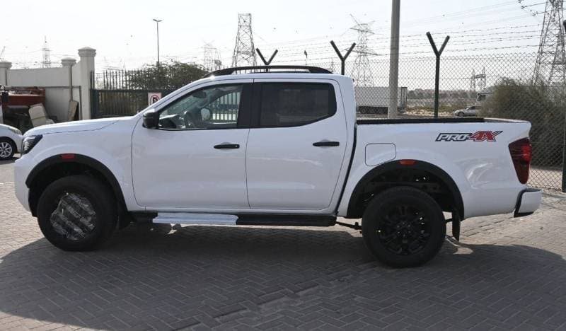 2025 Nissan Navara thumbnail 6