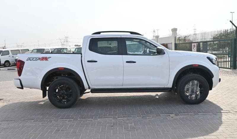 2025 Nissan Navara thumbnail 8