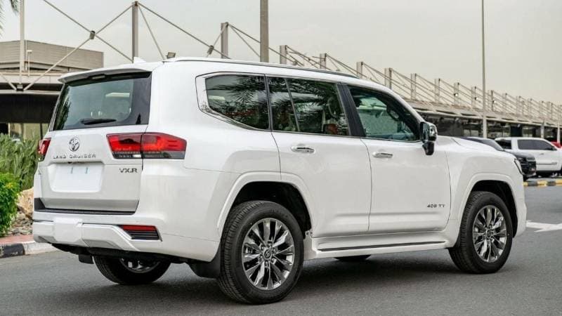 2025 Toyota Land Cruiser VXR thumbnail 6