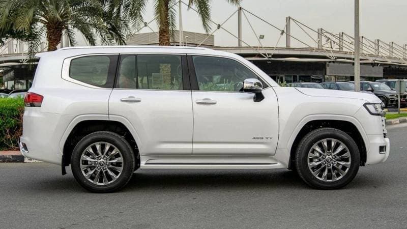 2025 Toyota Land Cruiser VXR thumbnail 4