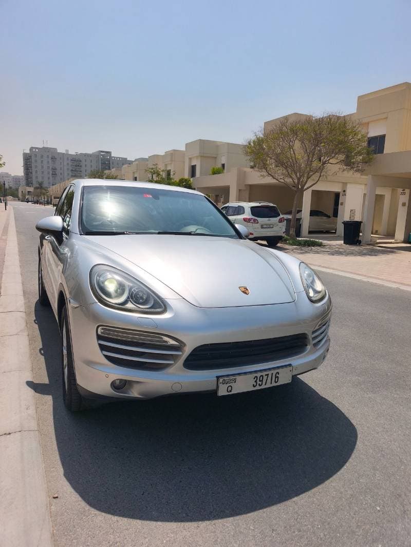 2013 Porsche Cayenne STANDARD thumbnail 2