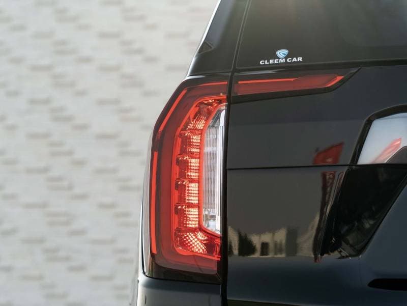 2023 GMC Yukon AT4 thumbnail 6