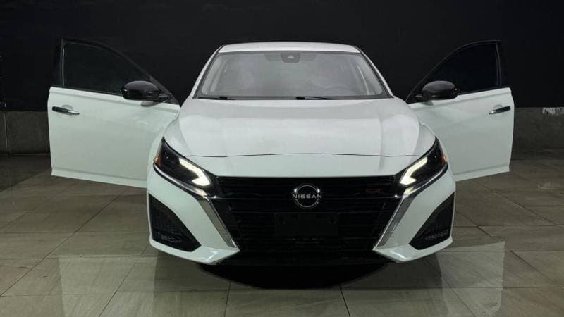 2024 Nissan Altima S thumbnail 3