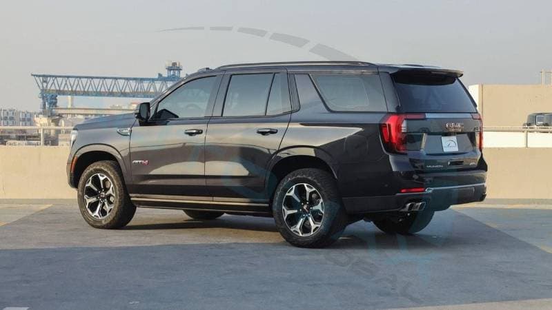 2025 GMC Yukon AT4 thumbnail 5
