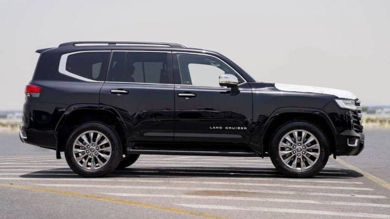 2025 Toyota Land Cruiser VXR thumbnail 2