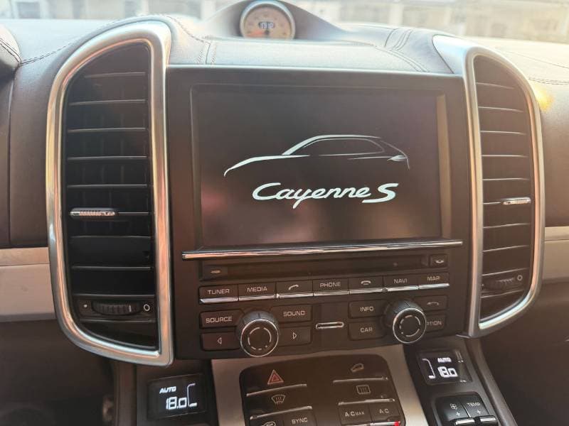 2016 Porsche Cayenne S thumbnail 4