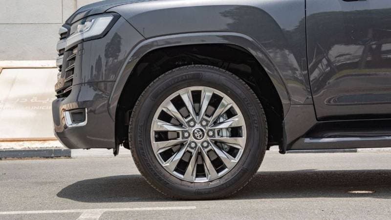 2025 Toyota Land Cruiser VXR thumbnail 8
