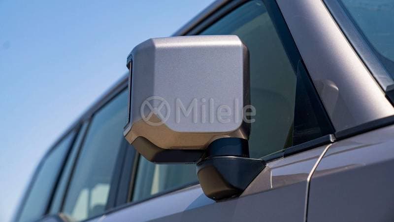 2025 Toyota Prado thumbnail 4