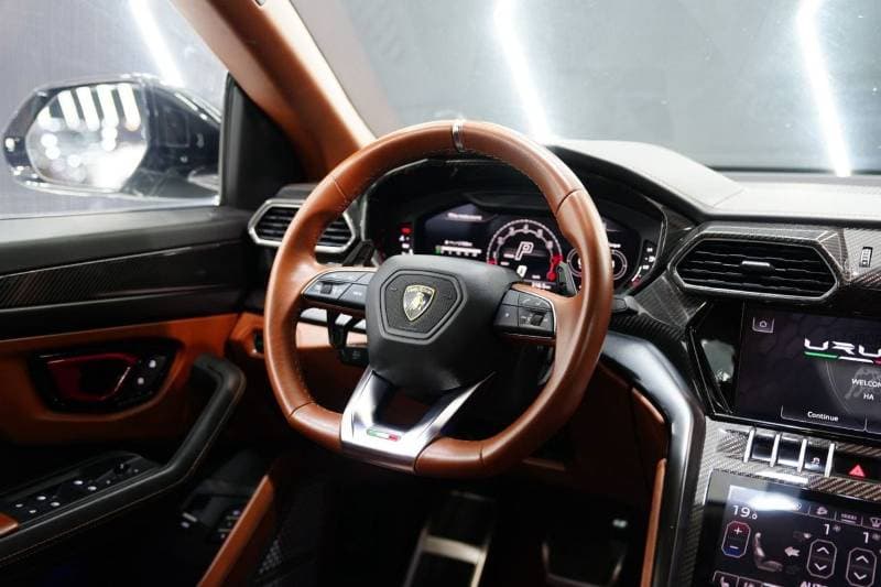 2023 Lamborghini Urus S thumbnail 3