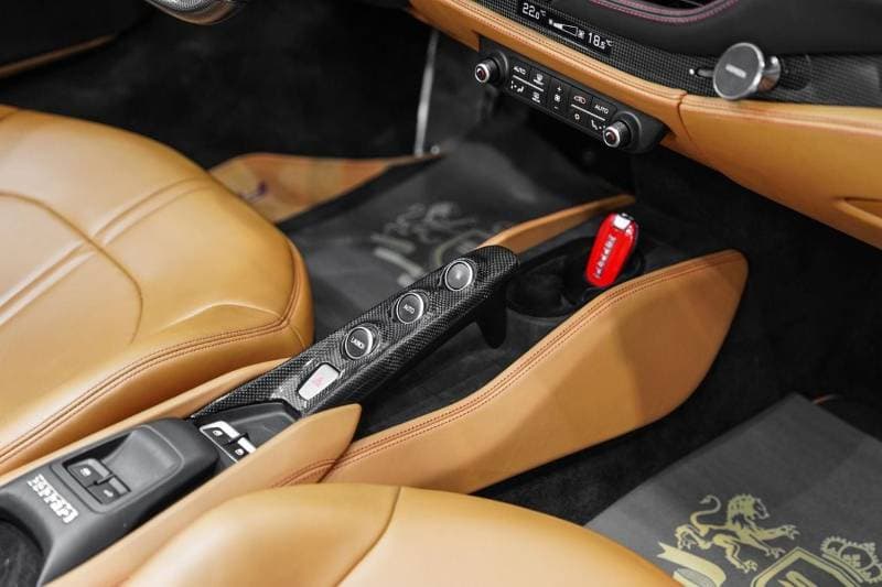 2021 Ferrari F8 Spider Spider thumbnail 4