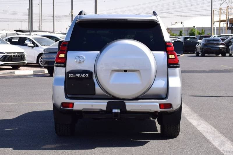 2024 Toyota Prado GXL thumbnail 3