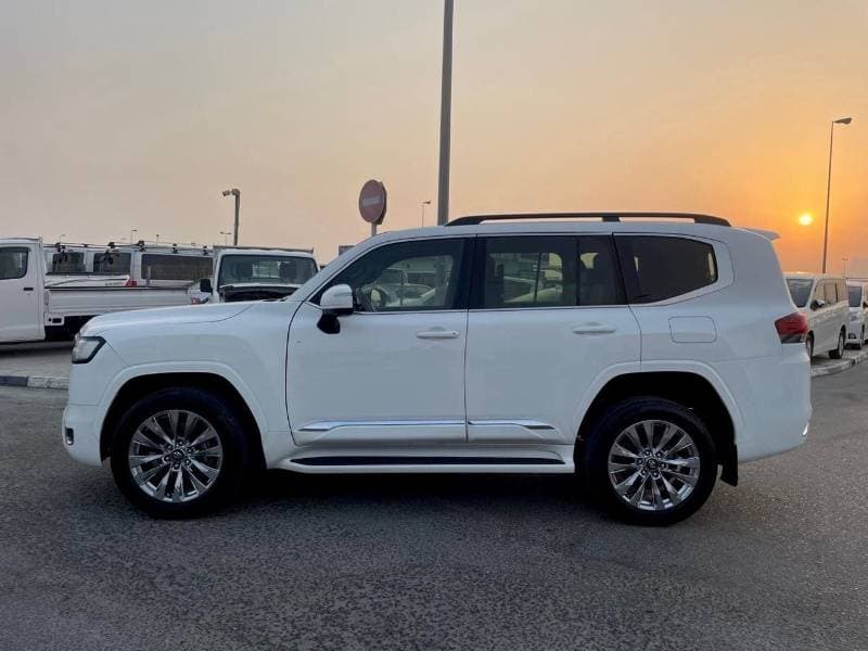 2022 Toyota Land Cruiser VXR thumbnail 4