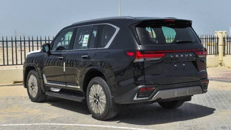 2024 Lexus LX600 SIGNATURE thumbnail 3