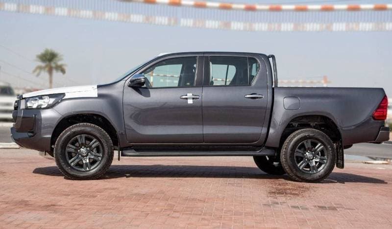 2025 Toyota Hilux SGLX thumbnail 4