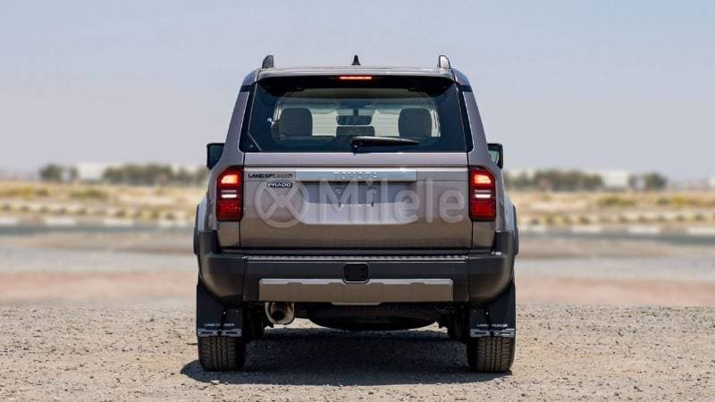 2025 Toyota Prado thumbnail 8